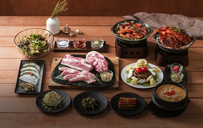 삼겹살과 목살, 해산물 통구이로 구성한 시그니처 세트